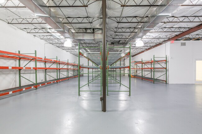 Plus de détails pour 3501 NW 10th Ave, Oakland Park, FL - Local d'activités à louer