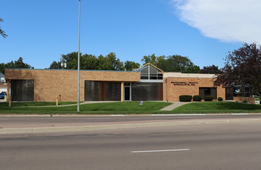 900 W Norfolk Ave, Norfolk, NE for lease - Building Photo - Image 1 of 11