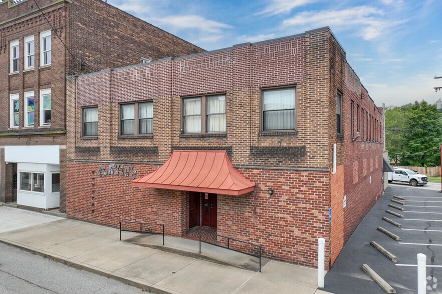 212 N Warren Ave, Apollo, PA for sale - Primary Photo - Image 2 of 15