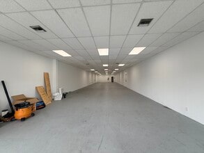 3927-3999 NW 19th St, Lauderdale Lakes, FL à louer Photo intérieure- Image 1 de 9