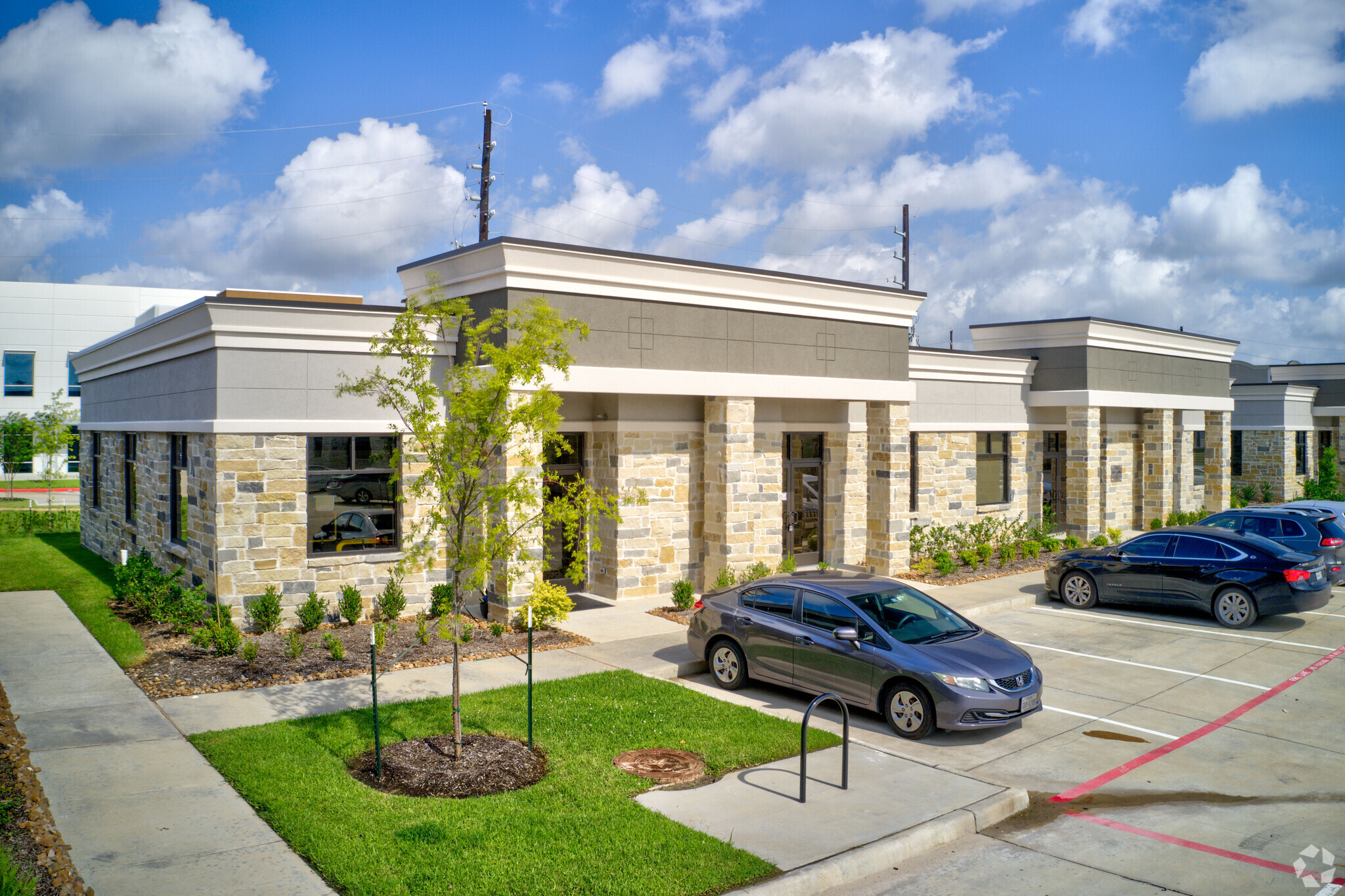 830 Julie Rivers Dr, Sugar Land, TX for lease Primary Photo- Image 1 of 15