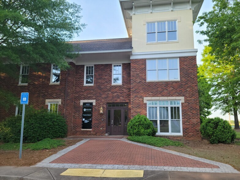 1022 Twelve Oaks Pl, Watkinsville, GA à louer - Photo du bâtiment - Image 2 de 15