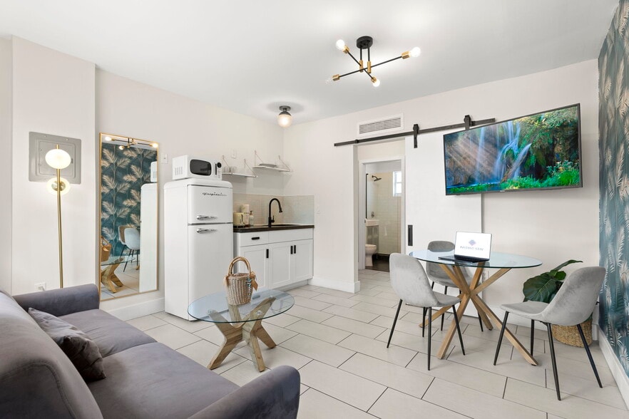 7320 Byron Ave, Miami Beach, FL à vendre - Photo intérieure - Image 3 de 38