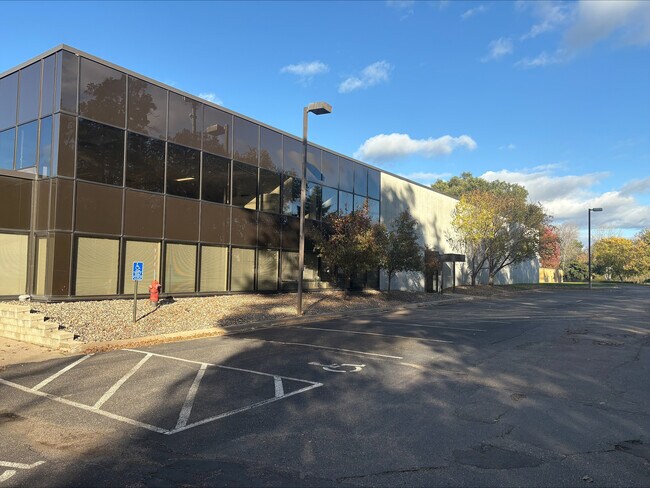 Plus de détails pour 1000 Kristen Ct, Vadnais Heights, MN - Industriel à louer