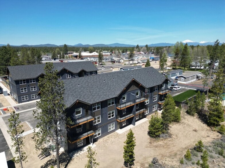 51376 Preble Way, La Pine, OR à vendre - Photo du bâtiment - Image 2 de 19
