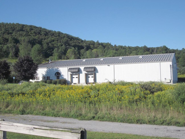 Plus de détails pour 41 Elkay Dr, Chester, NY - Industriel à louer