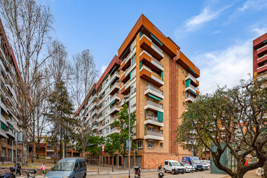 Multi-résidentiel dans Barcelona, BAR à vendre - Photo du bâtiment - Image 2 de 2