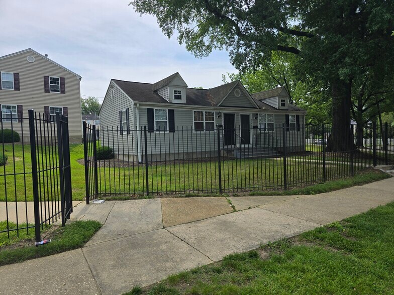 2501 Kent Town Pl, Hyattsville, MD for sale - Primary Photo - Image 1 of 1