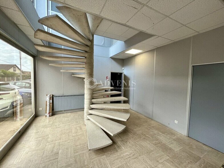 Office in Eragny for sale - Interior Photo - Image 3 of 12