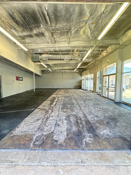 98-425 Kamehameha Hwy, Aiea, HI à louer - Photo du bâtiment - Image 3 de 7