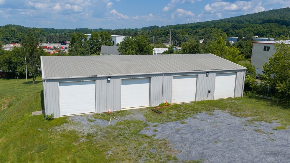 94 Willow Creek Rd, Reading, PA for sale - Building Photo - Image 2 of 13