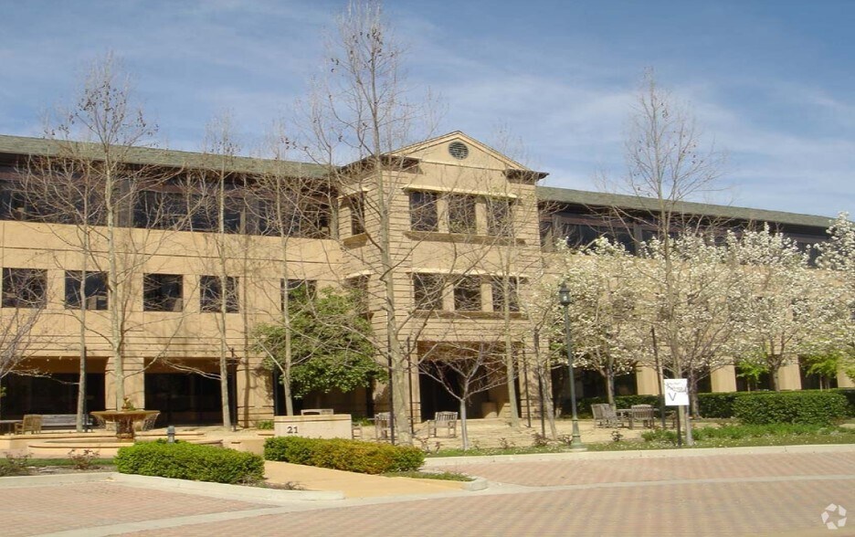 389 N Whisman Rd, Mountain View, CA à louer - Photo du bâtiment - Image 2 de 3