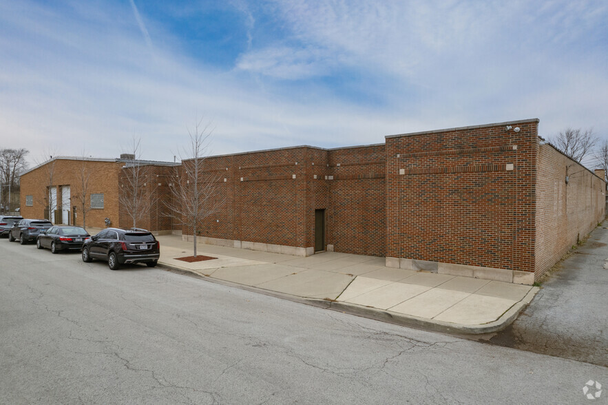 526 E 114th Pl, Chicago, IL for lease - Building Photo - Image 1 of 30