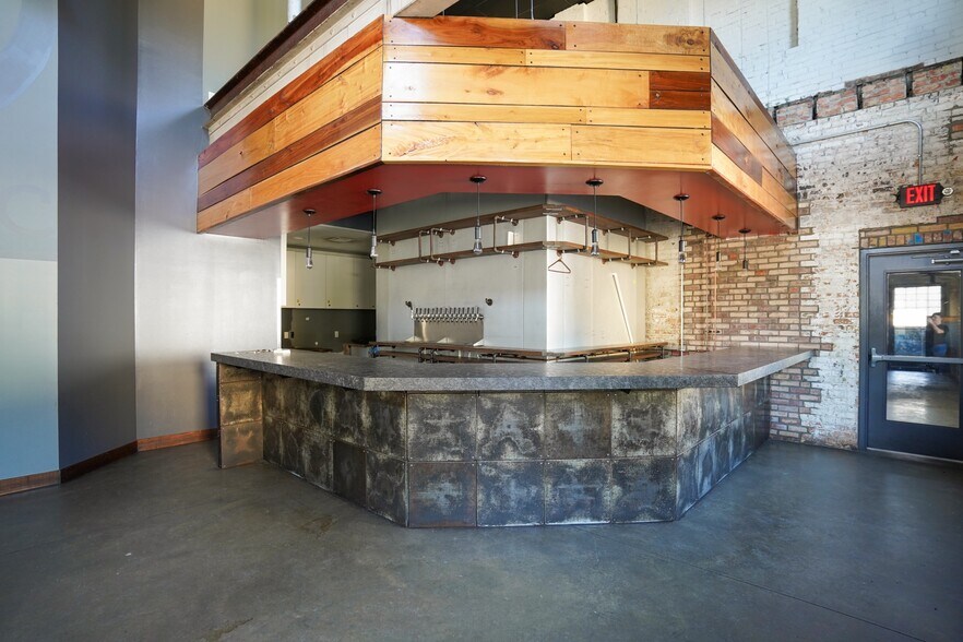 1825 W Main St, Fort Wayne, IN à louer - Photo du bâtiment - Image 3 de 8