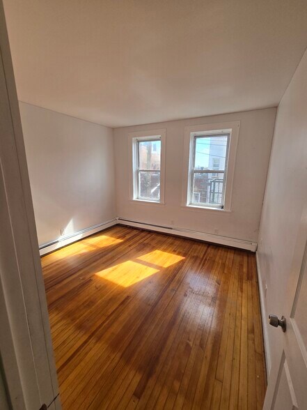86 Center St, Clifton, NJ à vendre - Photo du bâtiment - Image 3 de 6