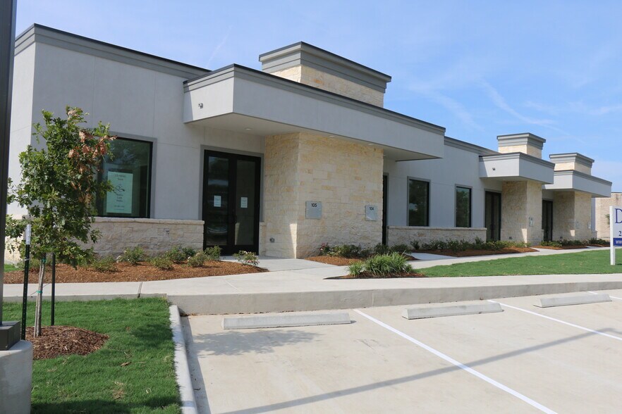 17904 W Lake Houston Pky, Atascocita, TX à vendre - Photo du bâtiment - Image 1 de 10