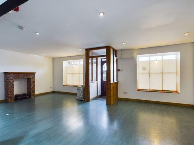 3-4 Grist Sq, Carmarthen à vendre - Photo intérieure - Image 2 de 25