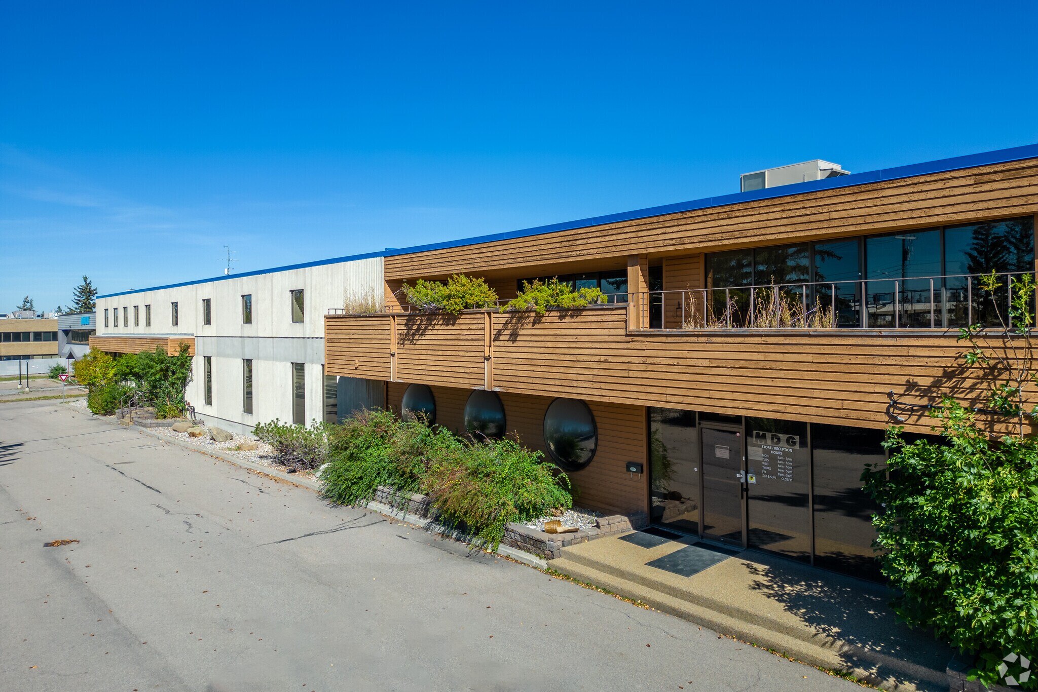 3526 26th St NE, Calgary, AB à louer Photo principale- Image 1 de 7