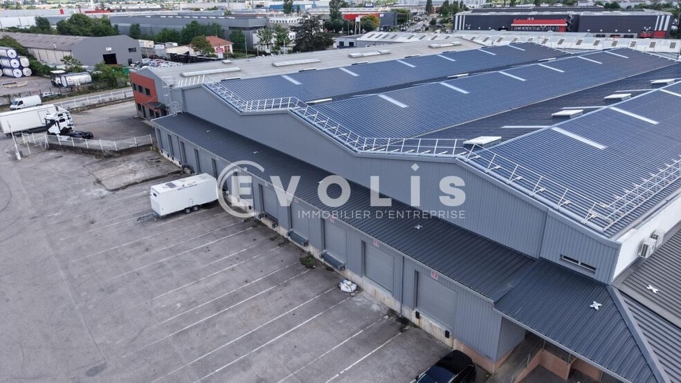 8 Avenue De L'Industrie, Corbas for lease - Building Photo - Image 3 of 10