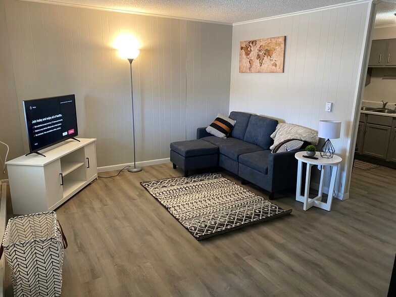 740 E Douglas Ave, Jacksonville, IL for sale - Building Photo - Image 3 of 6