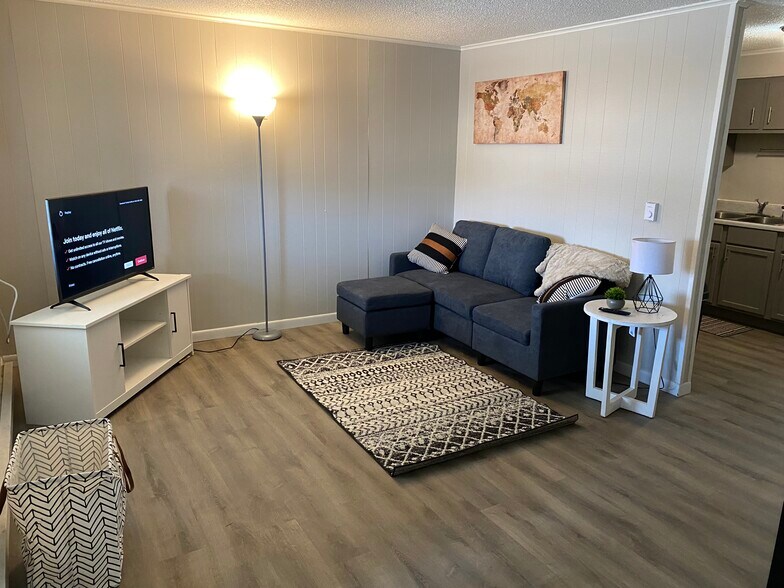 740 E Douglas Ave, Jacksonville, IL à vendre - Photo du bâtiment - Image 3 de 6