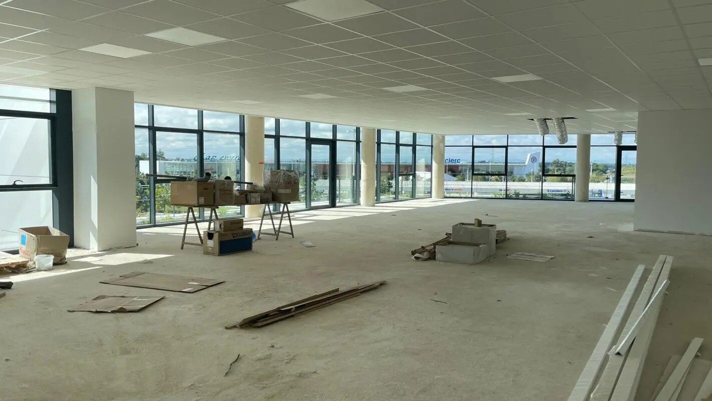 Flex in Bourg-en-Bresse for lease Building Photo- Image 1 of 12