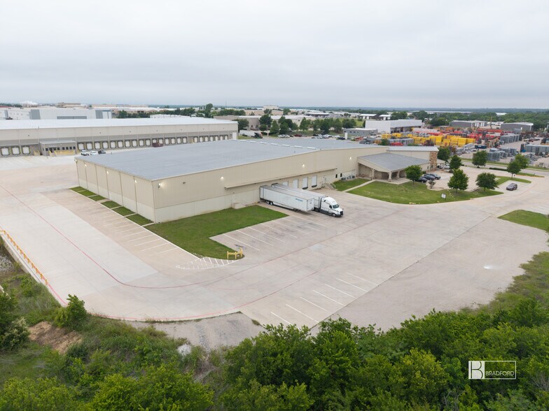 221 Airport Dr, Mansfield, TX for sale - Building Photo - Image 3 of 14