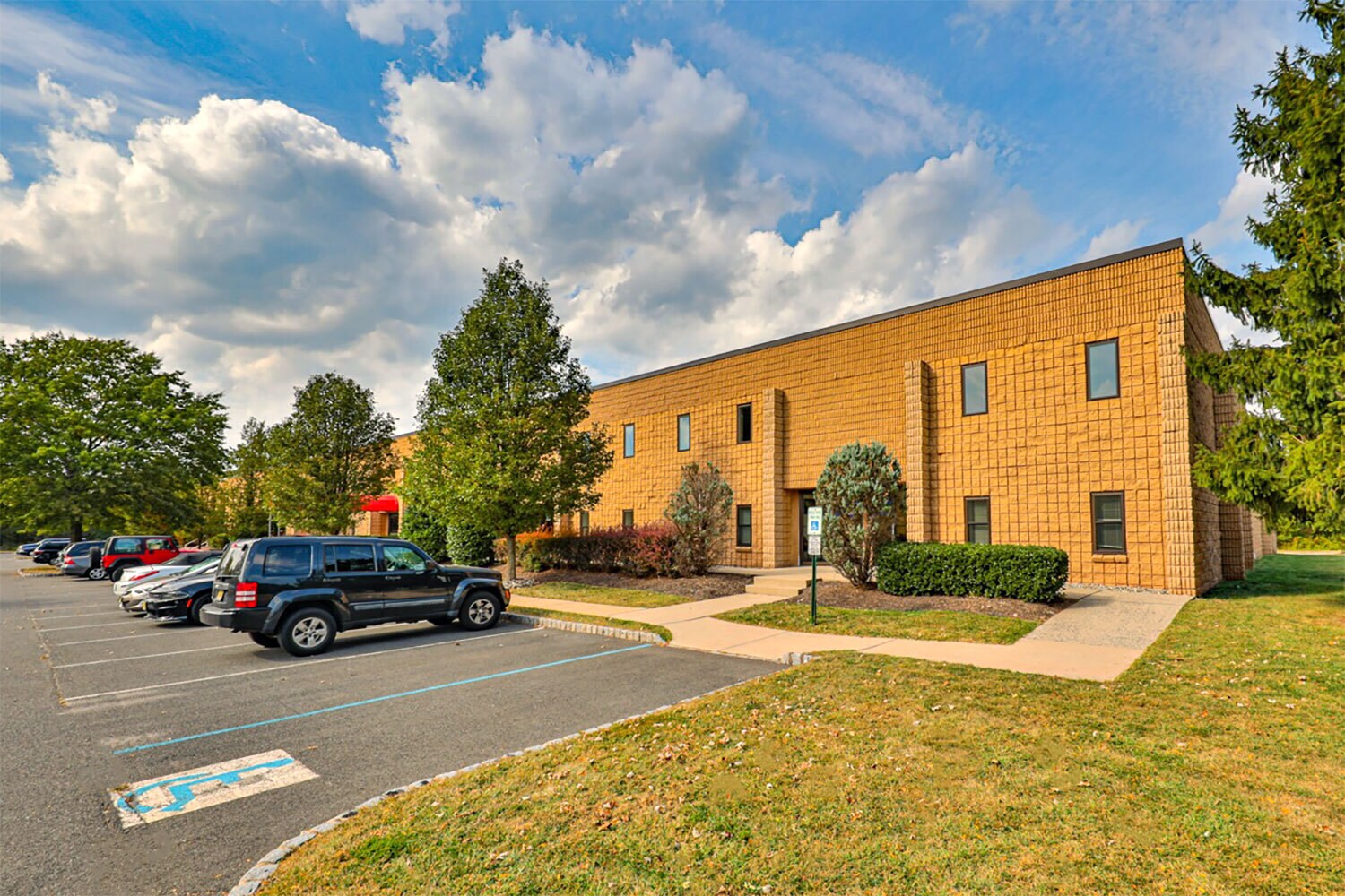 5 Ilene Ct, Hillsborough, NJ à vendre Photo du bâtiment- Image 1 de 1