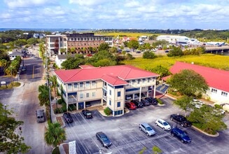 410 Mill St, Mount Pleasant, SC for lease Interior Photo- Image 1 of 12