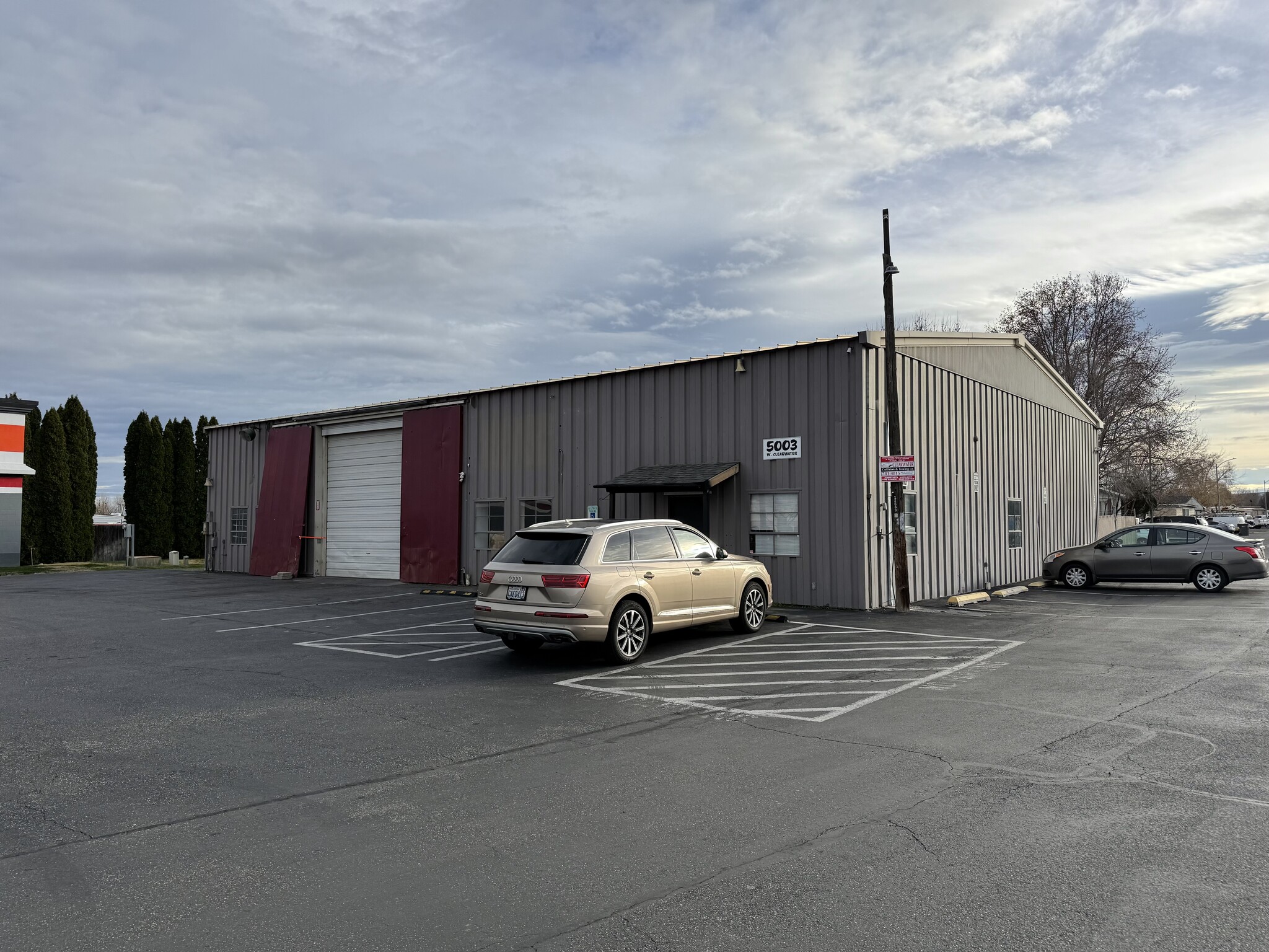 5003 W Clearwater Ave, Kennewick, WA for lease Primary Photo- Image 1 of 5
