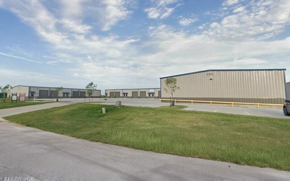 9345 S Eastern Ave, Moore, OK à louer - Photo du bâtiment - Image 2 de 3