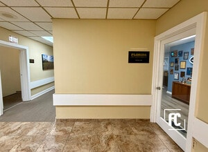 3725 SE Ocean Blvd, Stuart, FL à louer Photo intérieure- Image 2 de 15