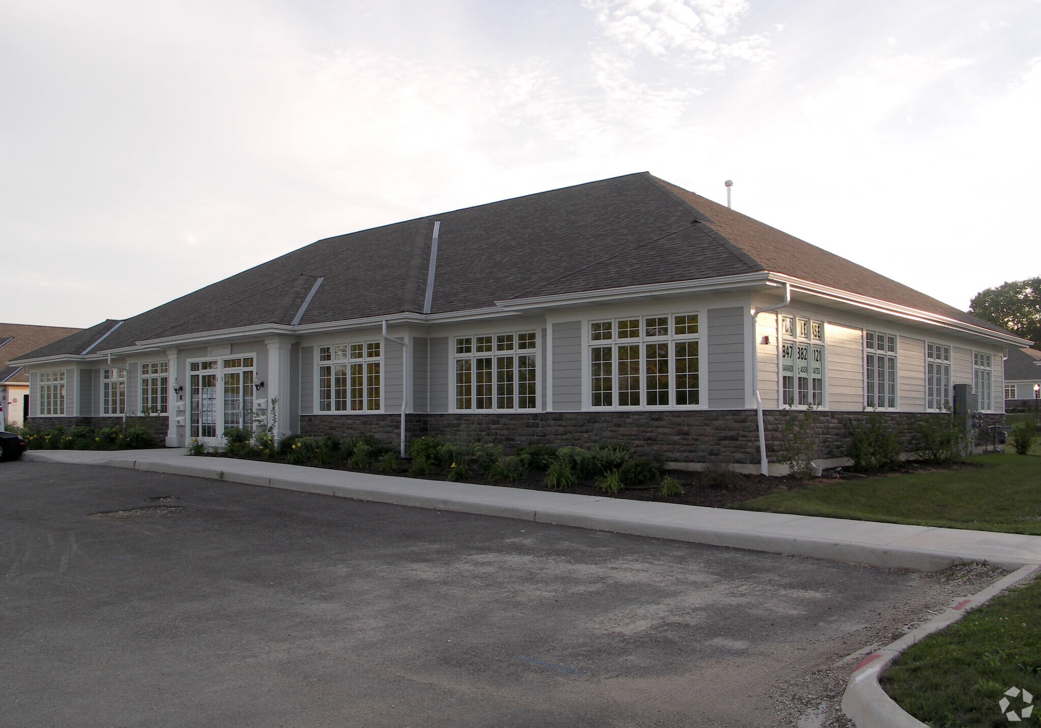 700-730 Fox Glen Ct, Fox River Grove, IL à louer Photo principale- Image 1 de 15