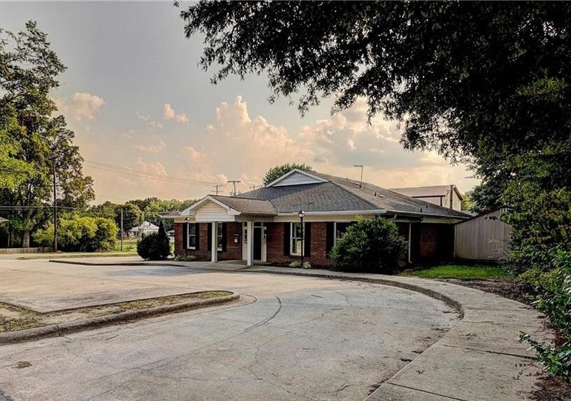 112 Oak St, Cherryville, NC for sale - Building Photo - Image 2 of 2