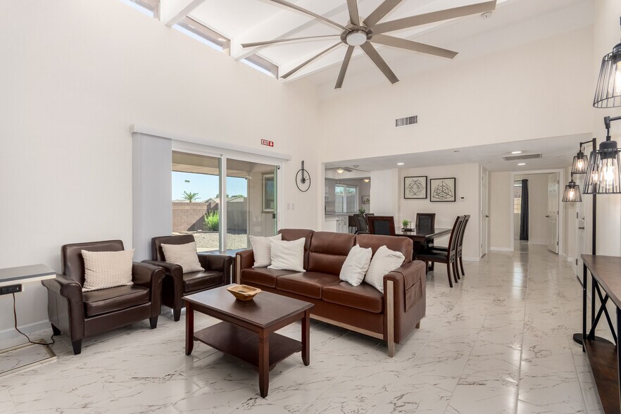 10441 W Twin Oaks Dr, Sun City, AZ à vendre - Photo du bâtiment - Image 3 de 17