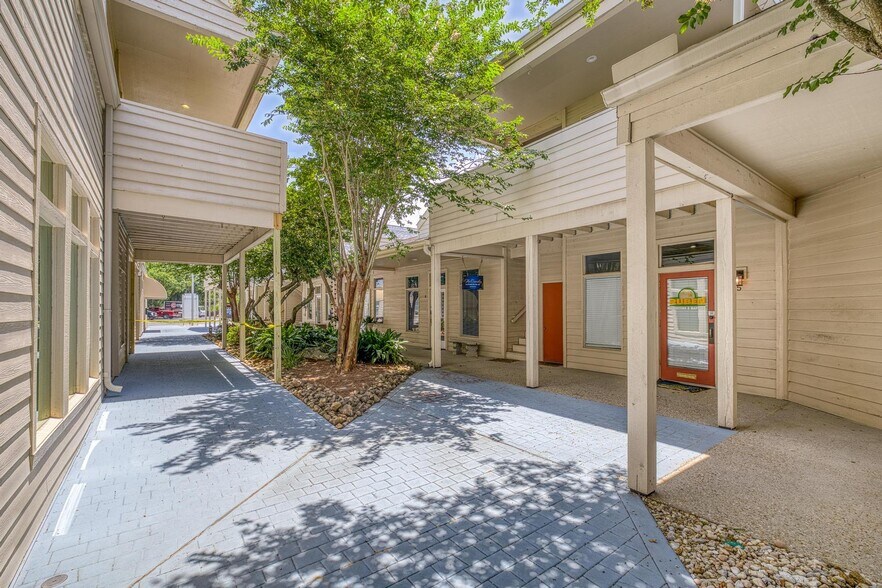 913 Gulf Breeze Pky, Gulf Breeze, FL à vendre - Photo du bâtiment - Image 2 de 60