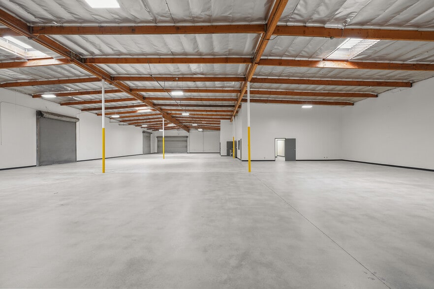 8320-8350 Isis Ave, Los Angeles, CA à louer - Photo du bâtiment - Image 3 de 12