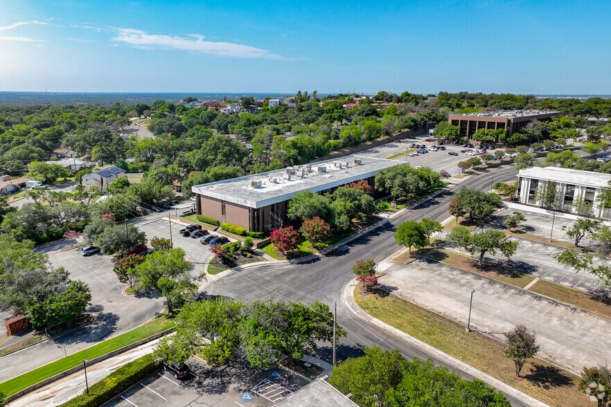 4400 S Piedras Dr, San Antonio, TX à louer - Aérien - Image 2 de 15