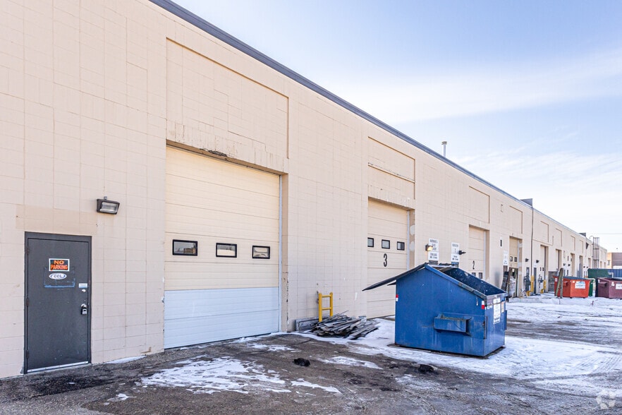 8804-8826 51 Ave, Edmonton, AB for lease - Building Photo - Image 2 of 2