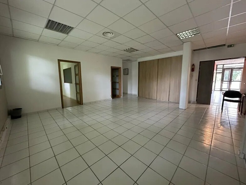 Office in Avignon for lease - Interior Photo - Image 1 of 12