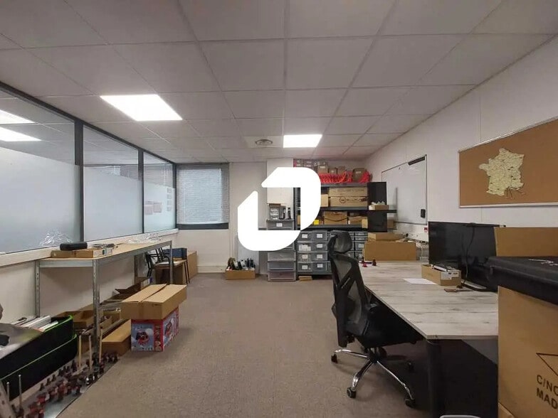 Office in Baillargues for lease - Interior Photo - Image 2 of 3