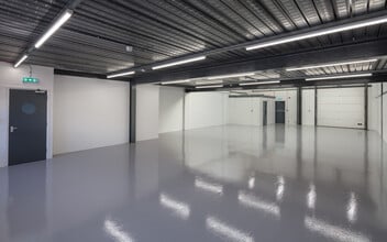 891-895 Plymouth Rd, Slough for lease Interior Photo- Image 2 of 3