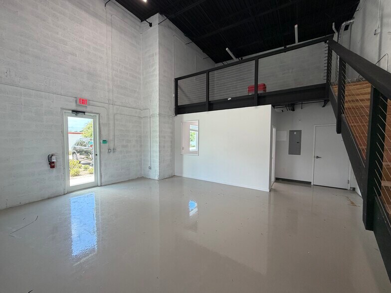 12871 Suzanne, Hobe Sound, FL à louer - Photo du bâtiment - Image 3 de 10