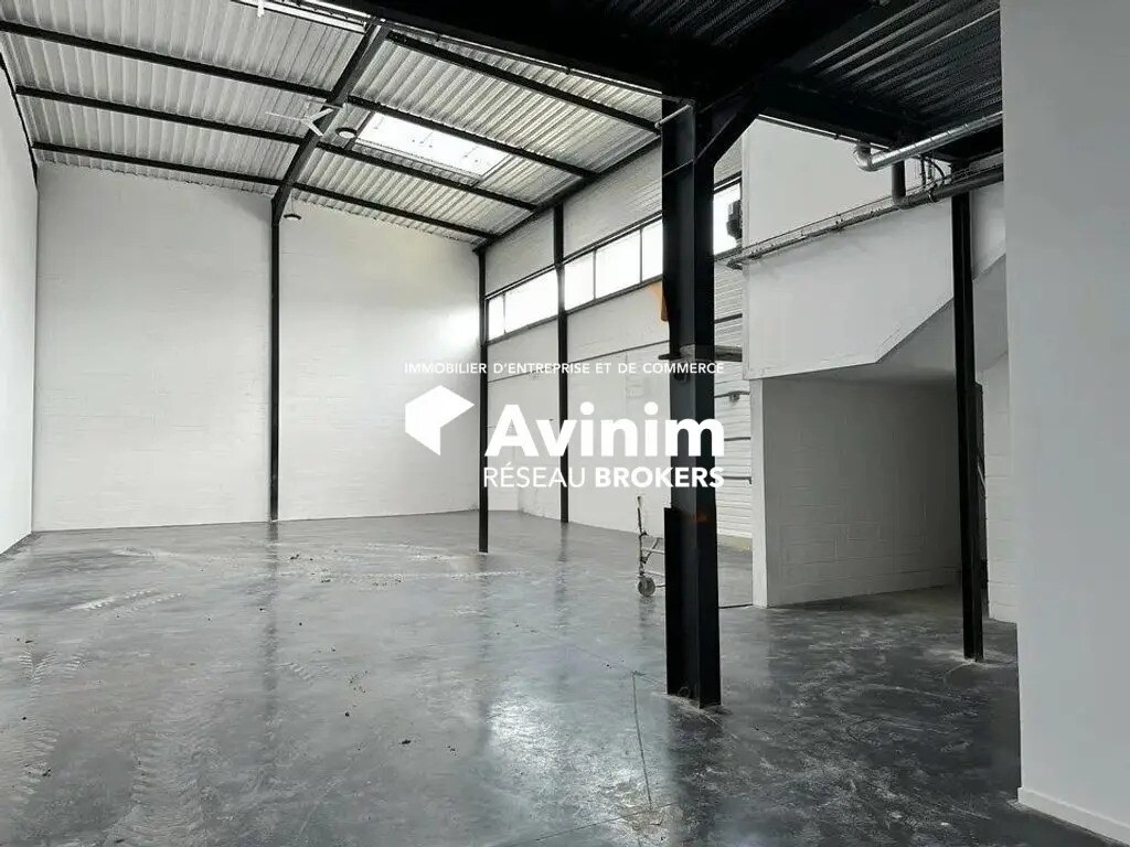 Industrial in Courtry for sale Interior Photo- Image 1 of 6