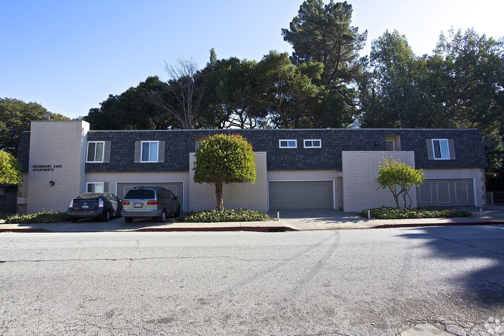 17-25 Devonshire Blvd, San Carlos, CA for sale Primary Photo- Image 1 of 1