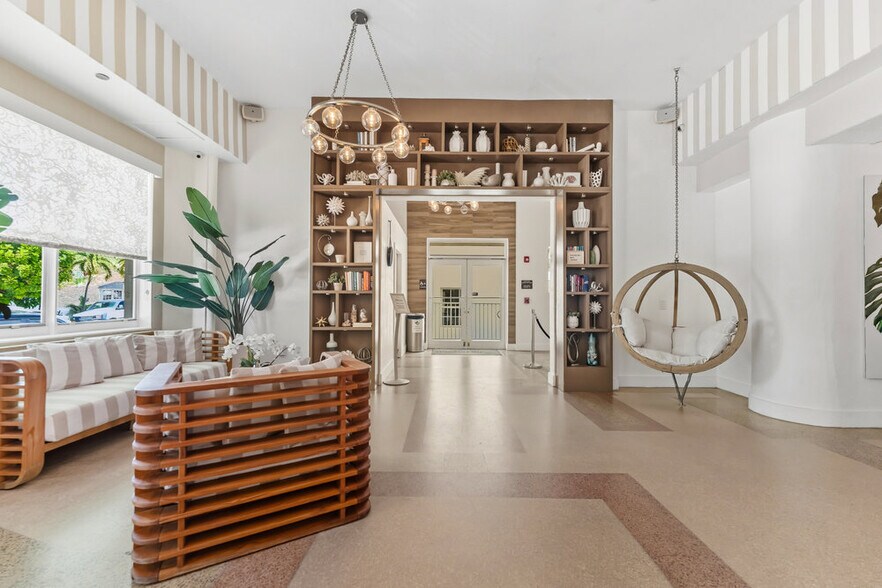 1423 Collins Ave, Miami Beach, FL à vendre - Photo du bâtiment - Image 3 de 16