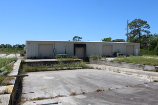 8700 Rhodes Rd, Hudson FL - Entrepôt