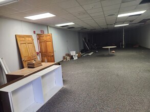 3 Kensington Sq, New Kensington, PA for lease Interior Photo- Image 2 of 9