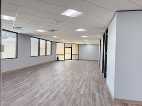 888 W Sam Houston Pky S, Houston, TX for lease Interior Photo- Image 2 of 10