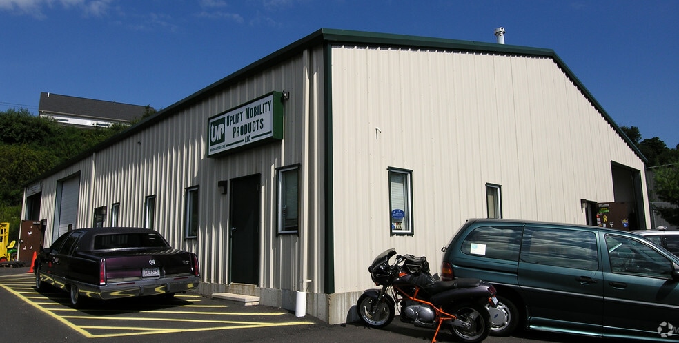 42 Crestway, Hamden, CT for sale - Building Photo - Image 2 of 8